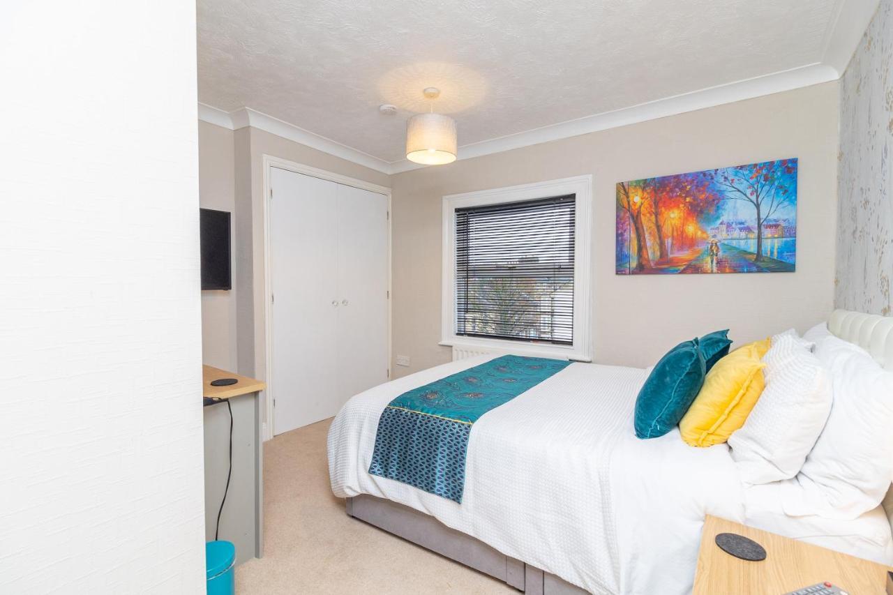 Convenient Contractor Stay Free Parking Walk To Weatherspoons Bedford Ngoại thất bức ảnh
