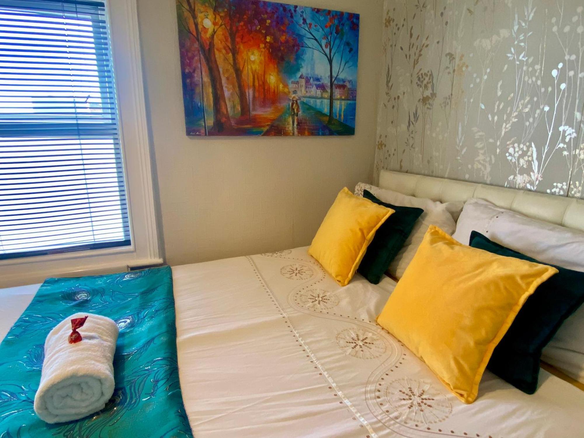 Convenient Contractor Stay Free Parking Walk To Weatherspoons Bedford Ngoại thất bức ảnh